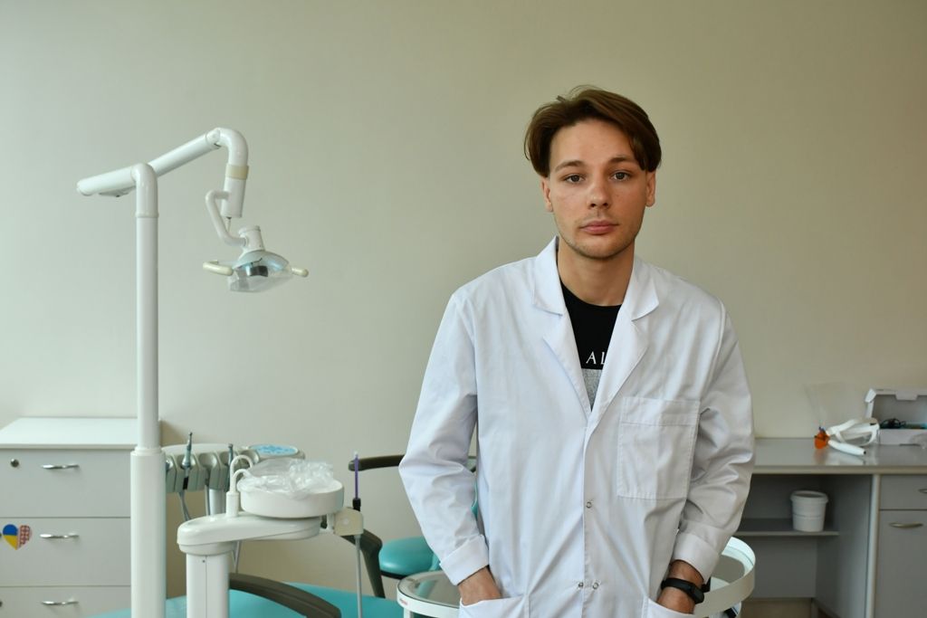 Новини Тернополя - фото з У голові була думка «Що робити?»: як у медуніверситеті почали безкоштовно лікувати зуби захисникам і переселенцям