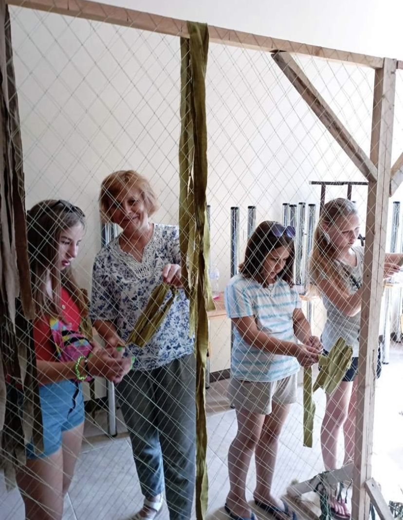 Новини Тернополя - фото з Воїнам на передову терміново потрібні маскувальні сітки. Потрібні робочі руки, долучайтесь!