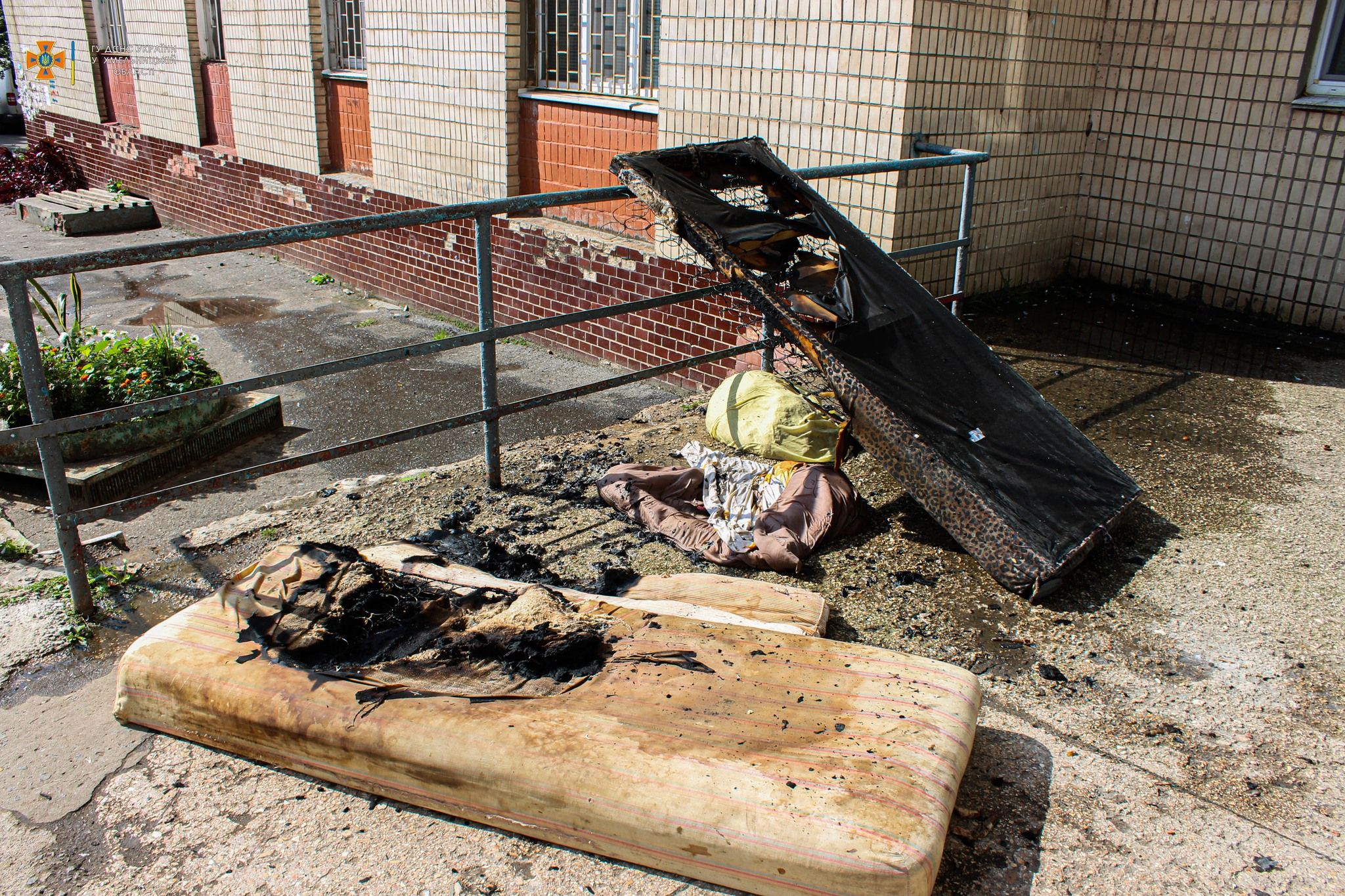 Новини Хмельницького - фото з У Гречанах загорівся матрац в багатоповерхівці: викликали пожежників(ФОТО)