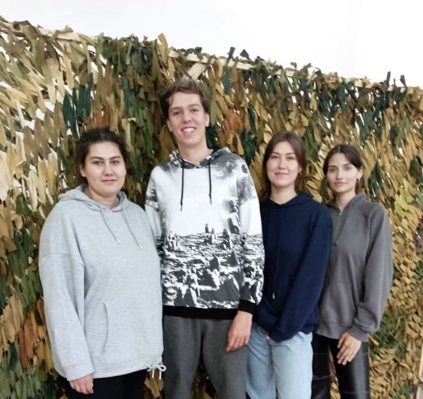 Новини Тернополя - фото з Воїнам на передову терміново потрібні маскувальні сітки. Потрібні робочі руки, долучайтесь!