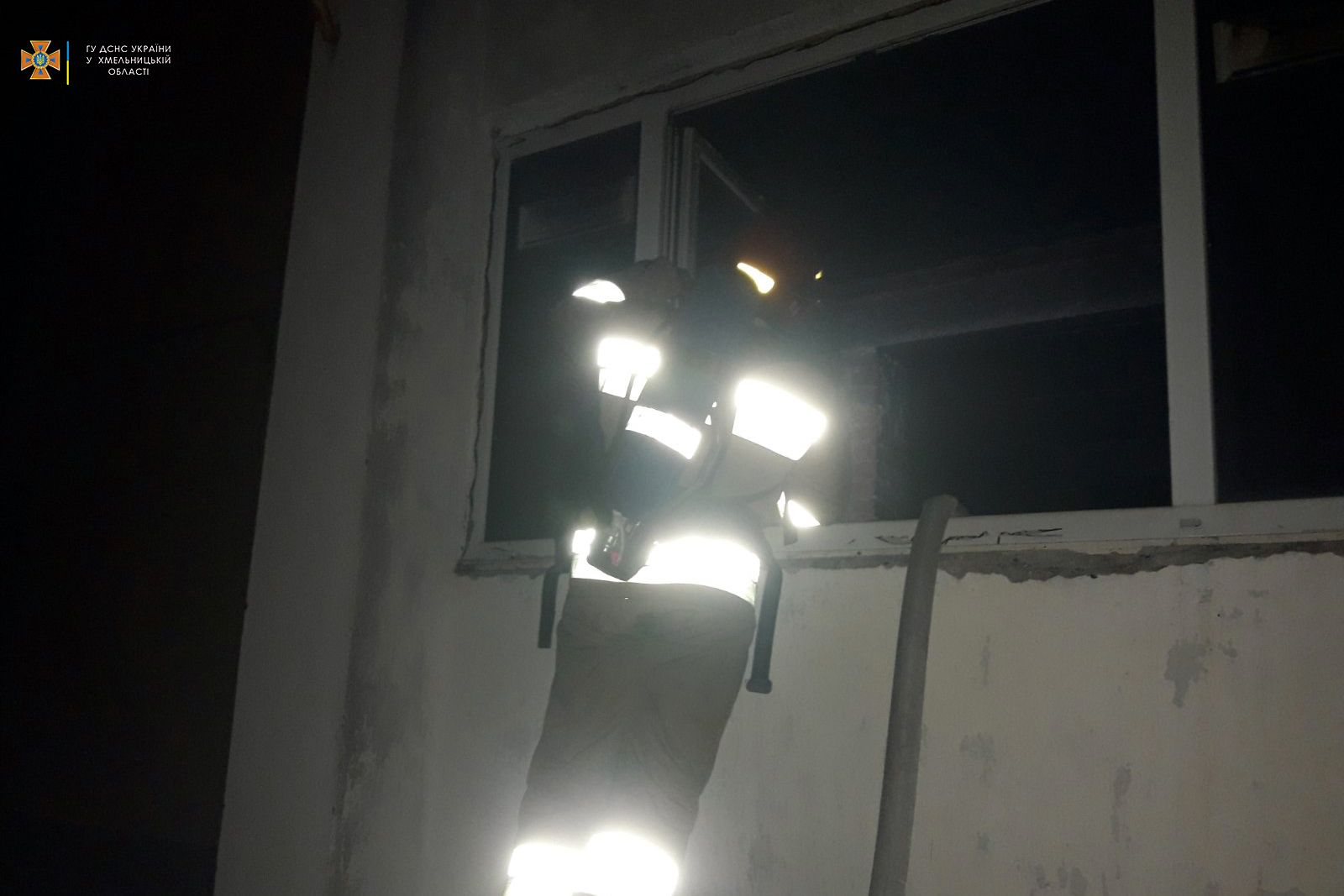 Новини Хмельницького - фото з У п’ятиповерхівці в Кам’янці загорілась квартира (ФОТО)