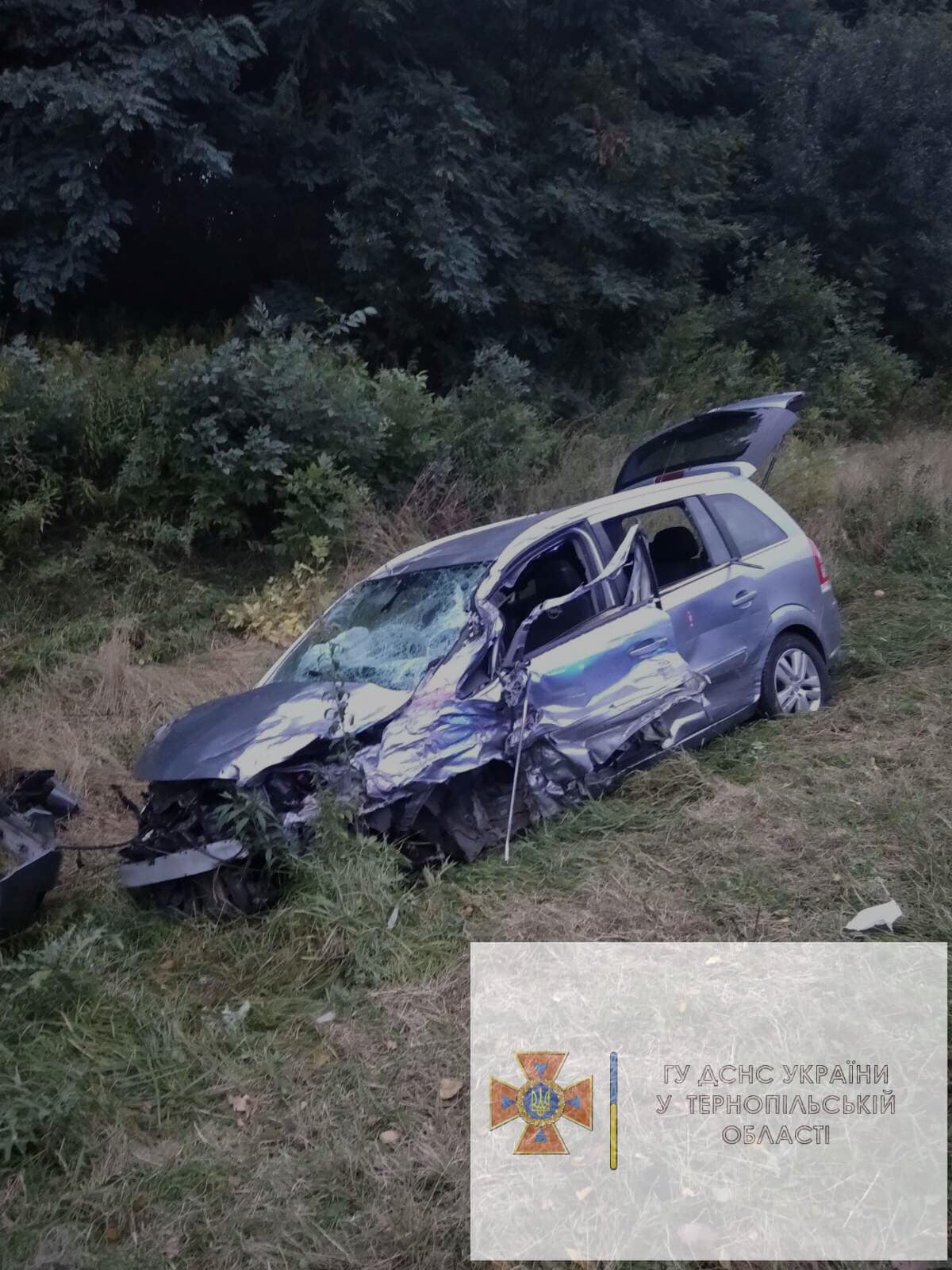 Новини Тернополя - фото з Смертельна аварія на Кременеччині: водійка Hyundai загинула, ще четверо осіб у лікарні