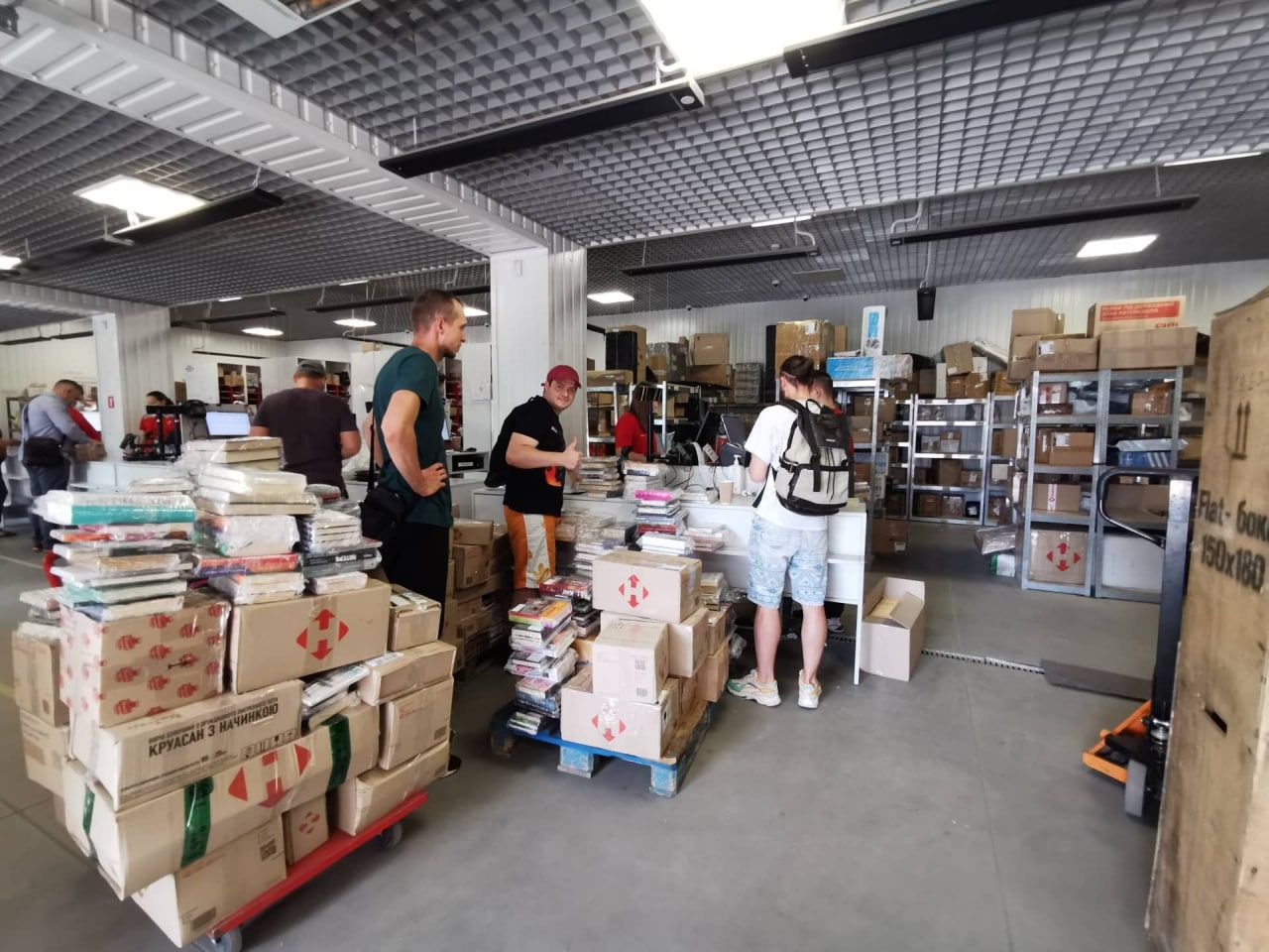 Новини Вінниці - фото з Закупляють амуніцію й тепловізори. Вінничани на книжкових аукціонах зібрали понад мільйон для ЗСУ