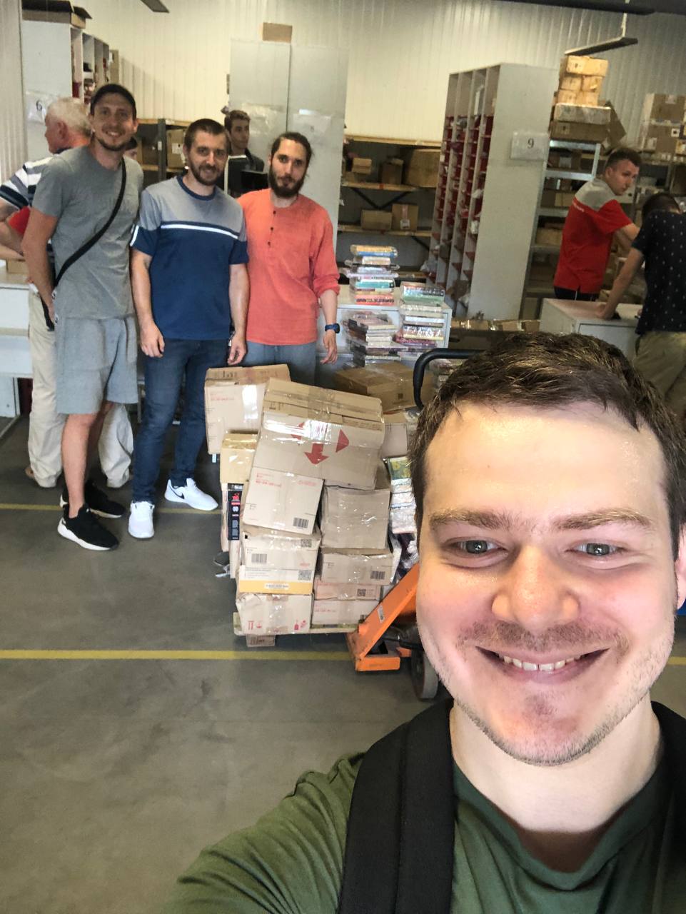 Новини Вінниці - фото з Закупляють амуніцію й тепловізори. Вінничани на книжкових аукціонах зібрали понад мільйон для ЗСУ