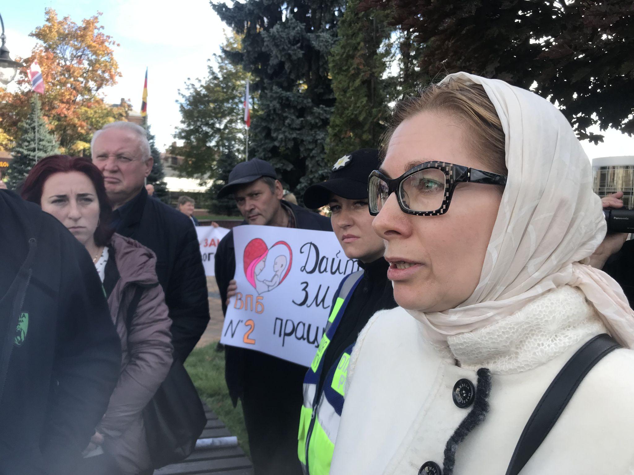 Новини Вінниці - фото з «Донесіть до тих, хто сидить в міськраді: за пологовий будинок №2 буде війна». Лікарі мітингують