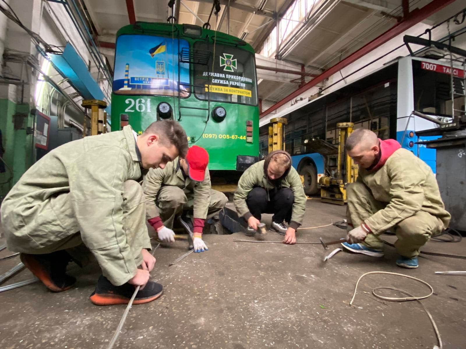Новини Хмельницького - фото з Студенти 11 училища ремонтуватимуть тролейбуси “Електротрансу” (ФОТО)