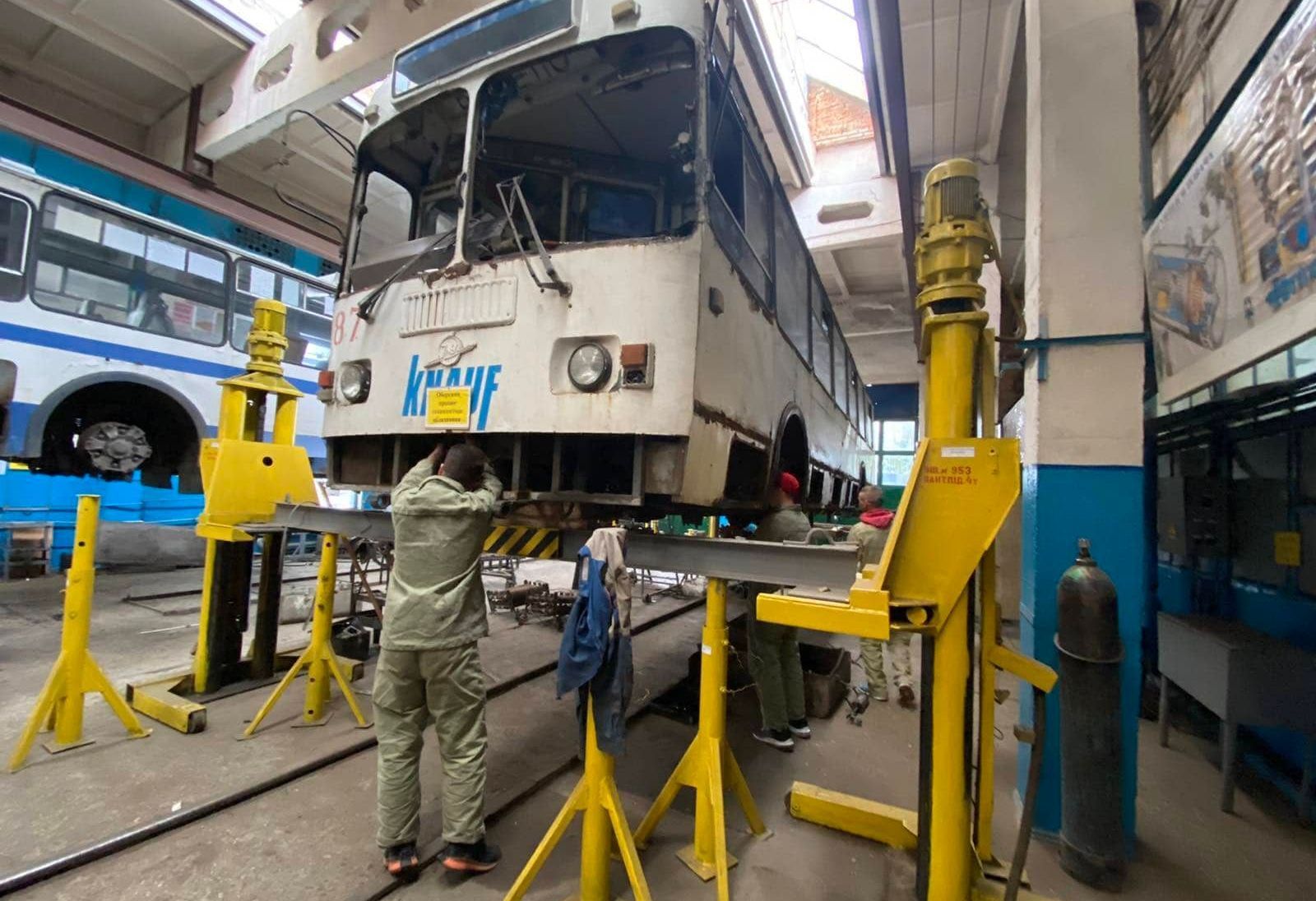 Новини Хмельницького - фото з Студенти 11 училища ремонтуватимуть тролейбуси “Електротрансу” (ФОТО)