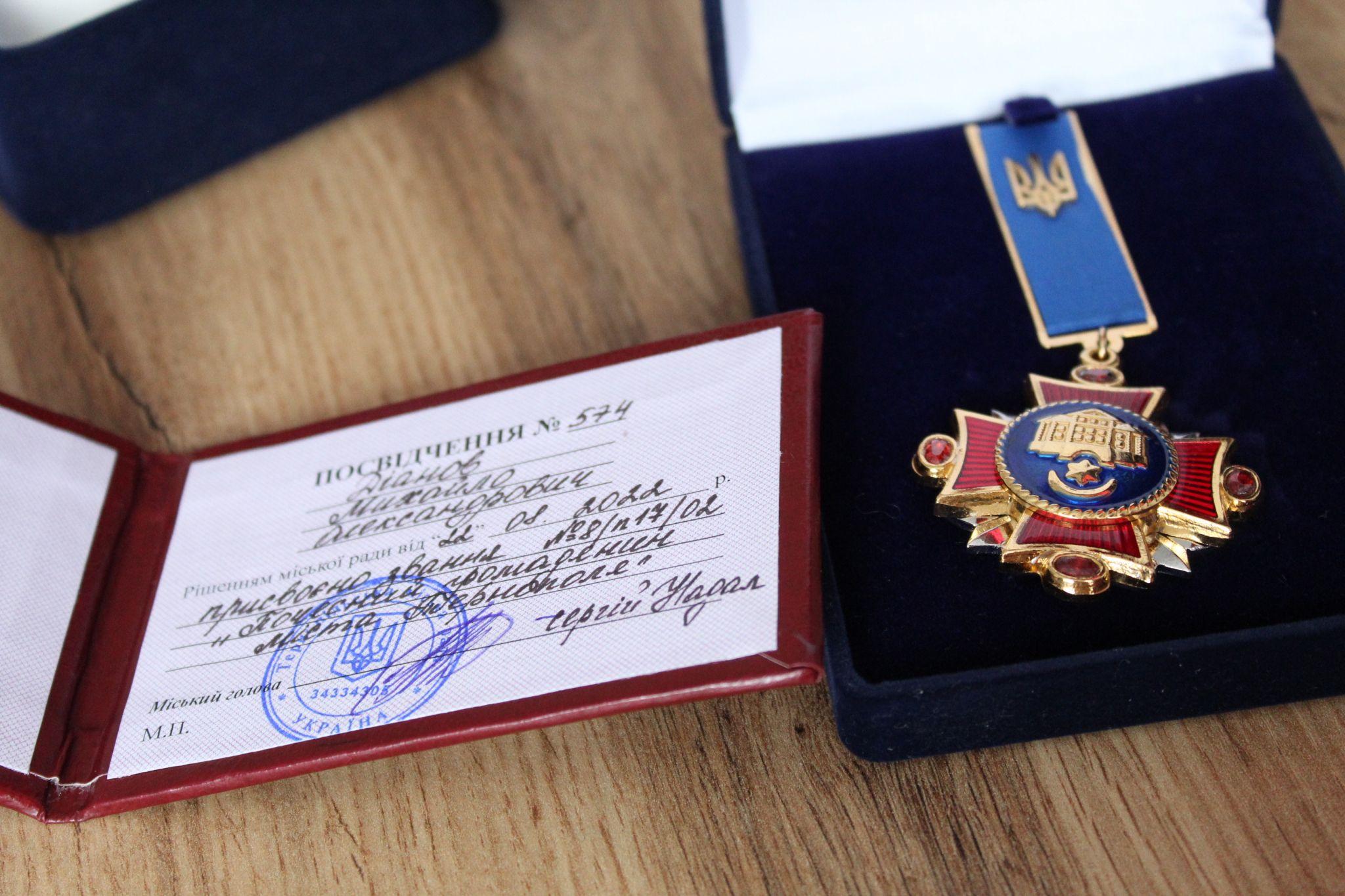 Новини Тернополя - фото з «20 хвилин» побували вдома у звільненого з полону Михайла Діанова. Ексклюзив про Захисника «Азовсталі»