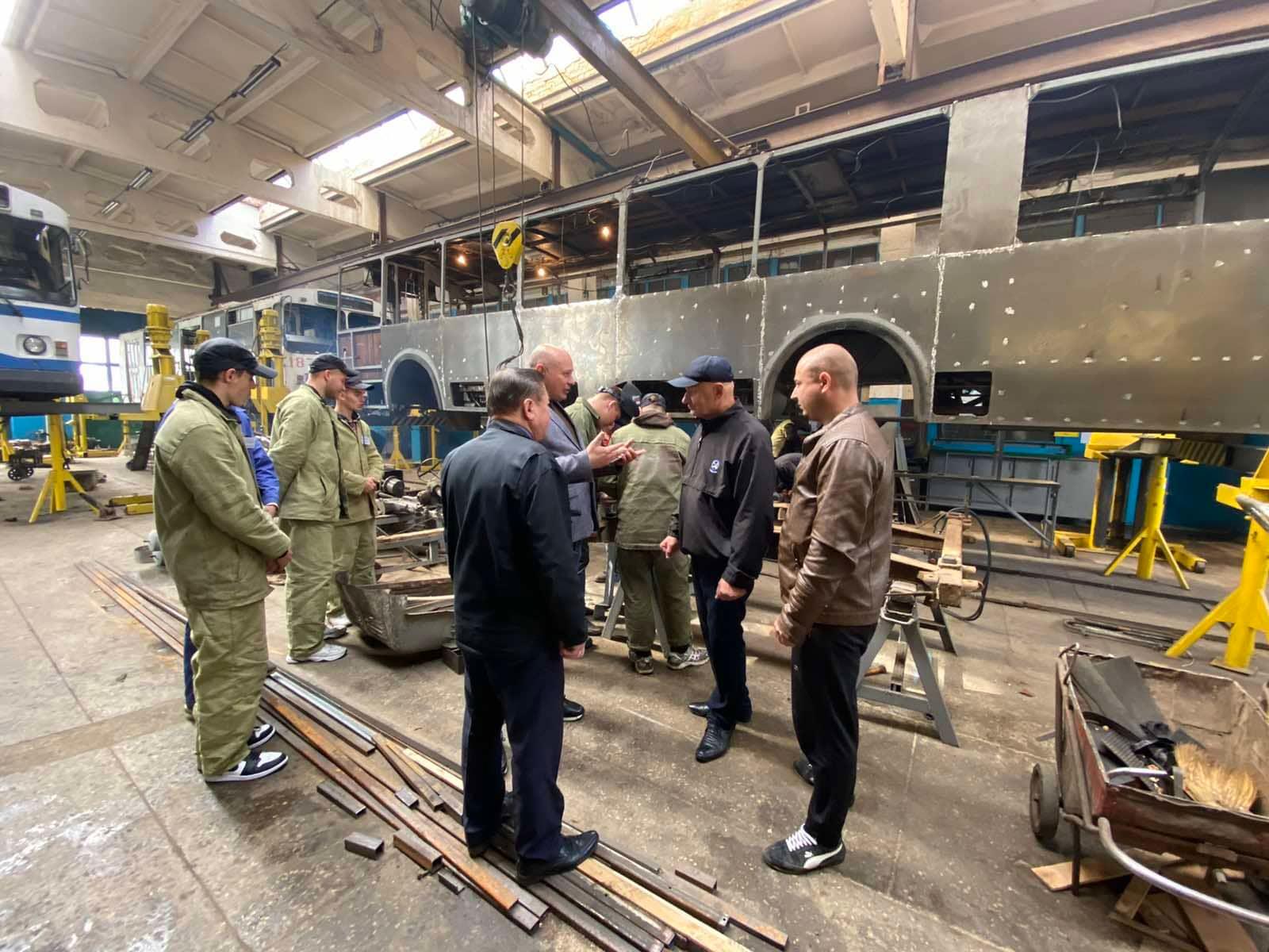 Новини Хмельницького - фото з Студенти 11 училища ремонтуватимуть тролейбуси “Електротрансу” (ФОТО)