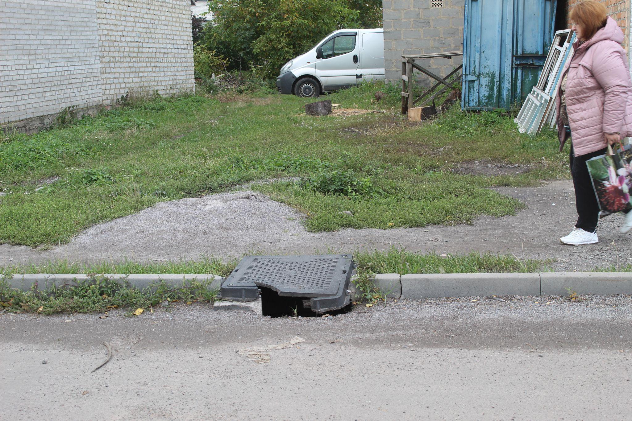 Новини Козятина - фото з В Козятині найродючіша земля.Тут навіть кришка підземної комунікації дала врожай