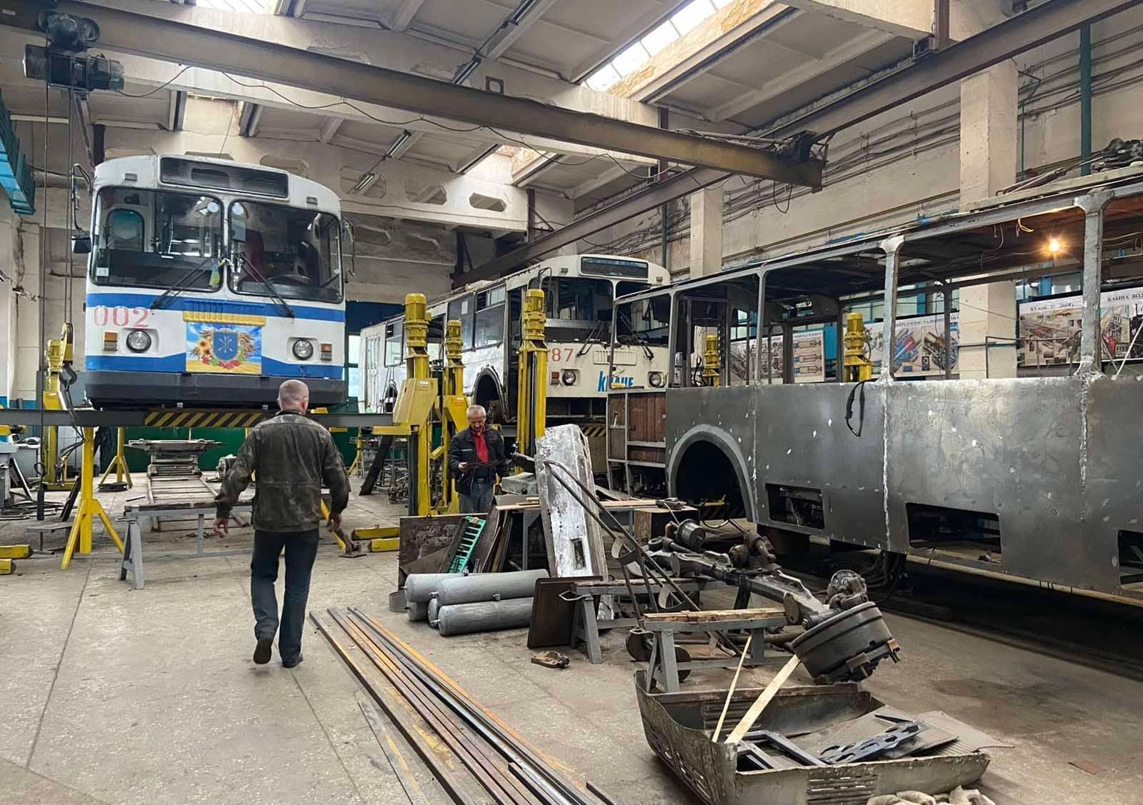 Новини Хмельницького - фото з Студенти 11 училища ремонтуватимуть тролейбуси “Електротрансу” (ФОТО)