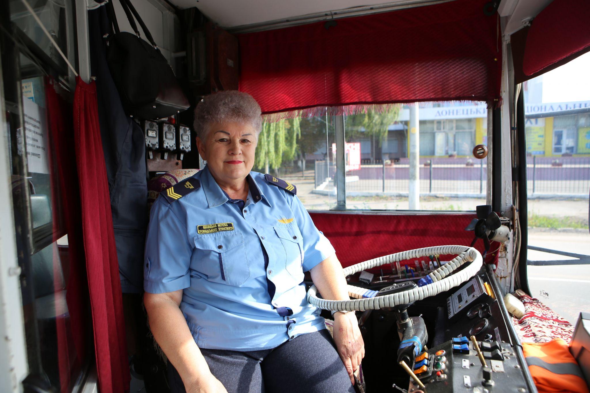 Новини Вінниці - фото з «Виїжджаю з депо, коли місто ще спить», — вінничанка, яка працює водійкою тролейбуса 43 роки