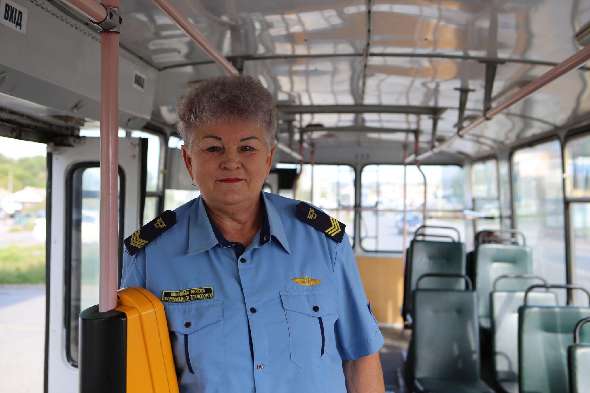 Новини Вінниці - фото з «Виїжджаю з депо, коли місто ще спить», — вінничанка, яка працює водійкою тролейбуса 43 роки