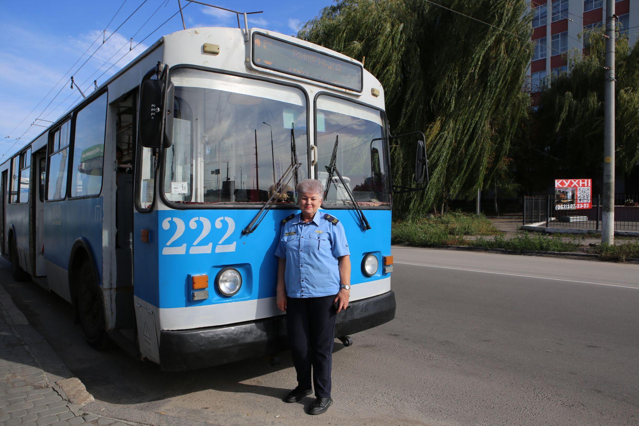 Новини Вінниці - фото з «Виїжджаю з депо, коли місто ще спить», — вінничанка, яка працює водійкою тролейбуса 43 роки