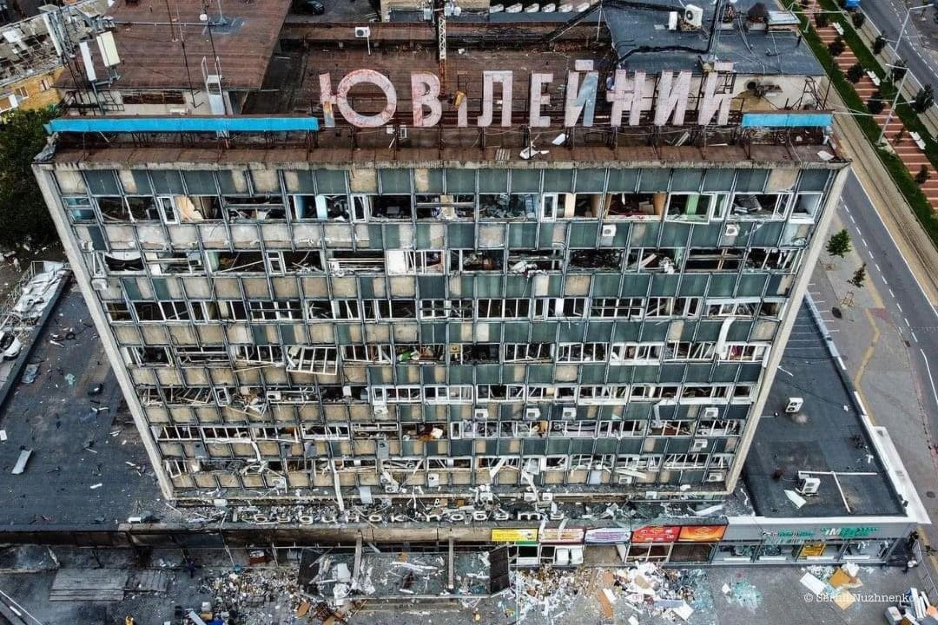 Новини Вінниці - фото з Військові зіграли в зруйнованому Будинку офіцерів. Цей концерт сумний, але вселяє надію на відбудову