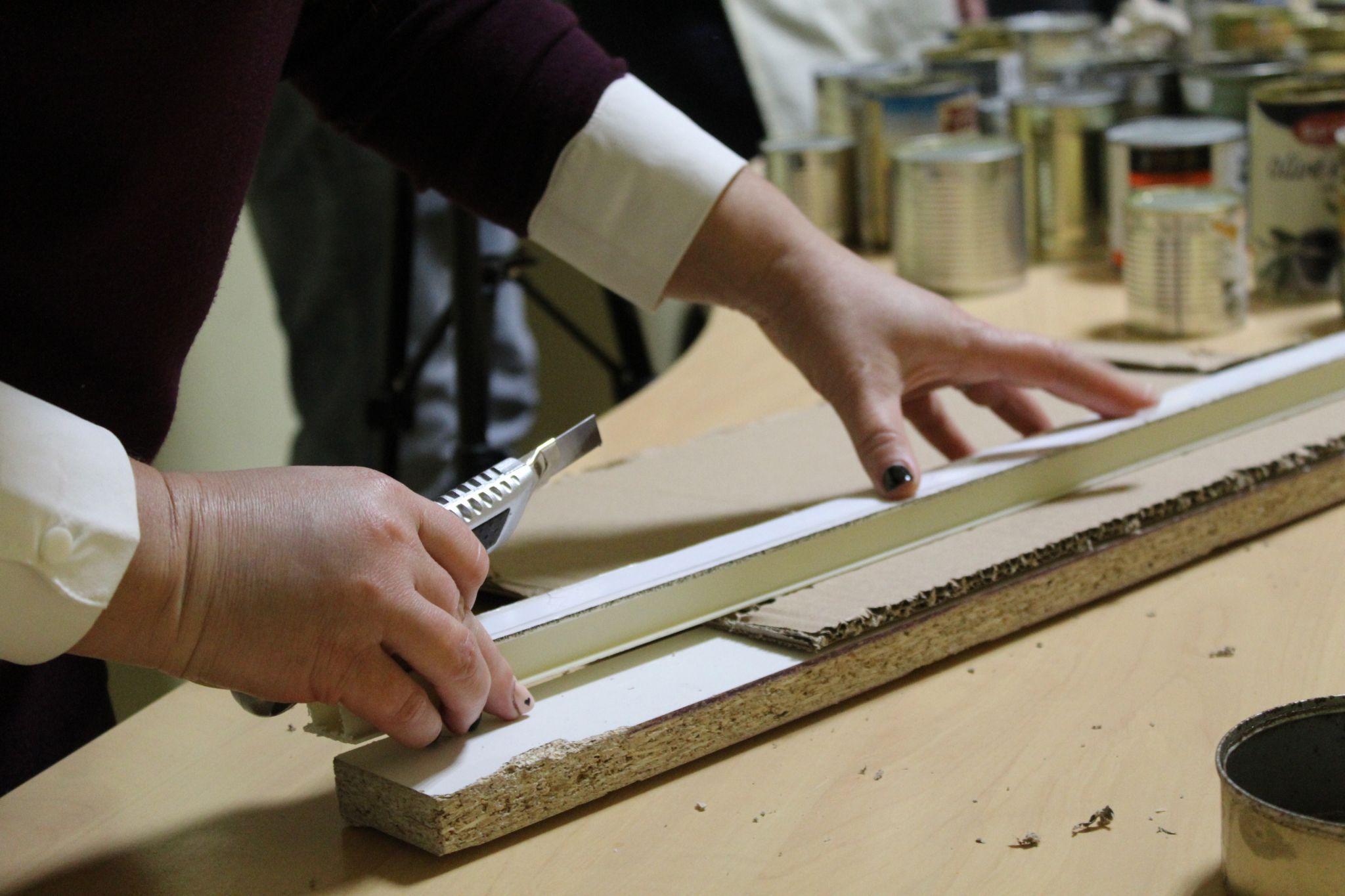 Новини Тернополя - фото з Нашим захисникам потрібне тепло. Допоможіть робити окопні свічки, аби зігріти воїнів (РЕПОРТАЖ)