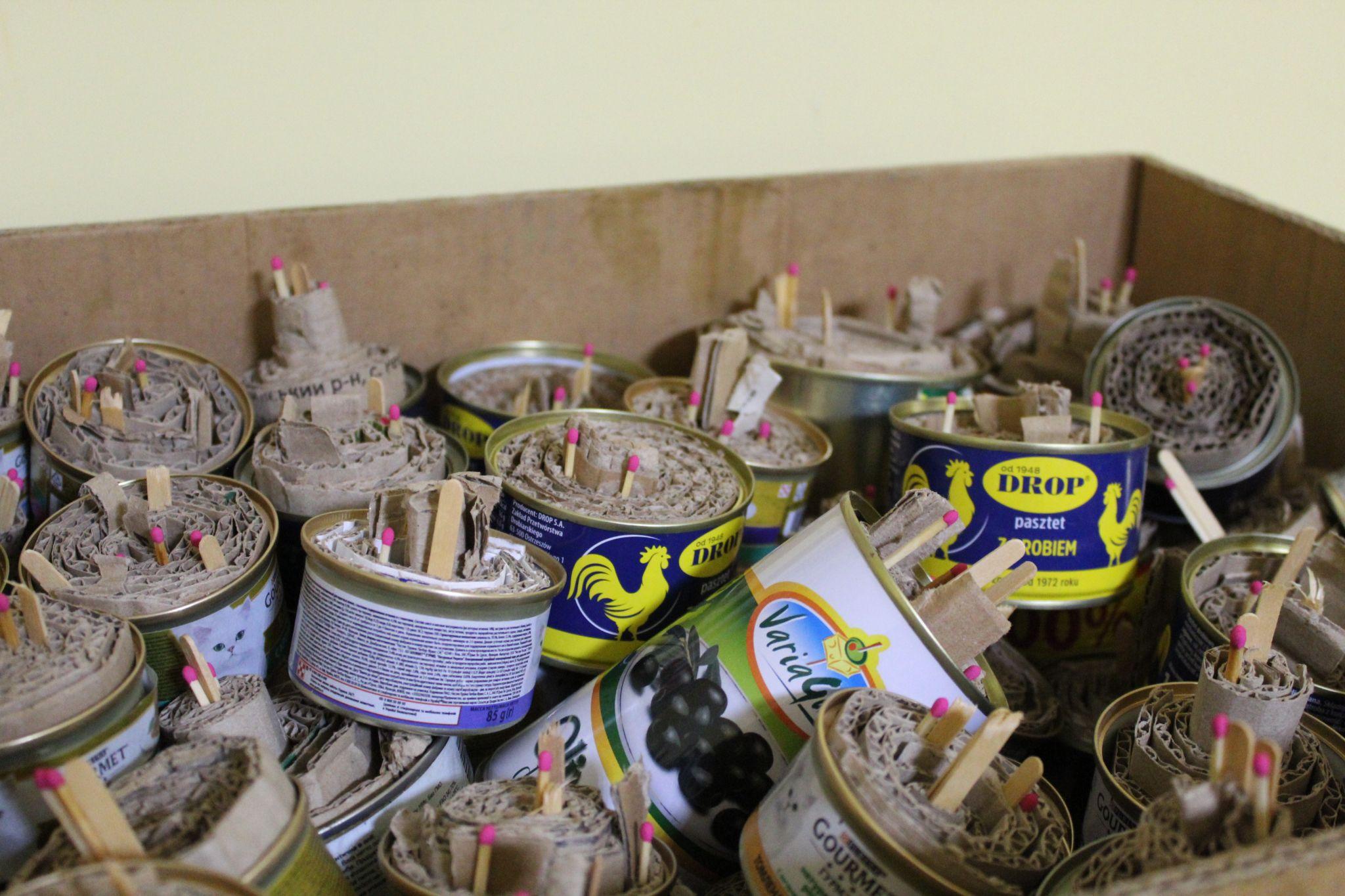 Новини Тернополя - фото з Нашим захисникам потрібне тепло. Допоможіть робити окопні свічки, аби зігріти воїнів (РЕПОРТАЖ)