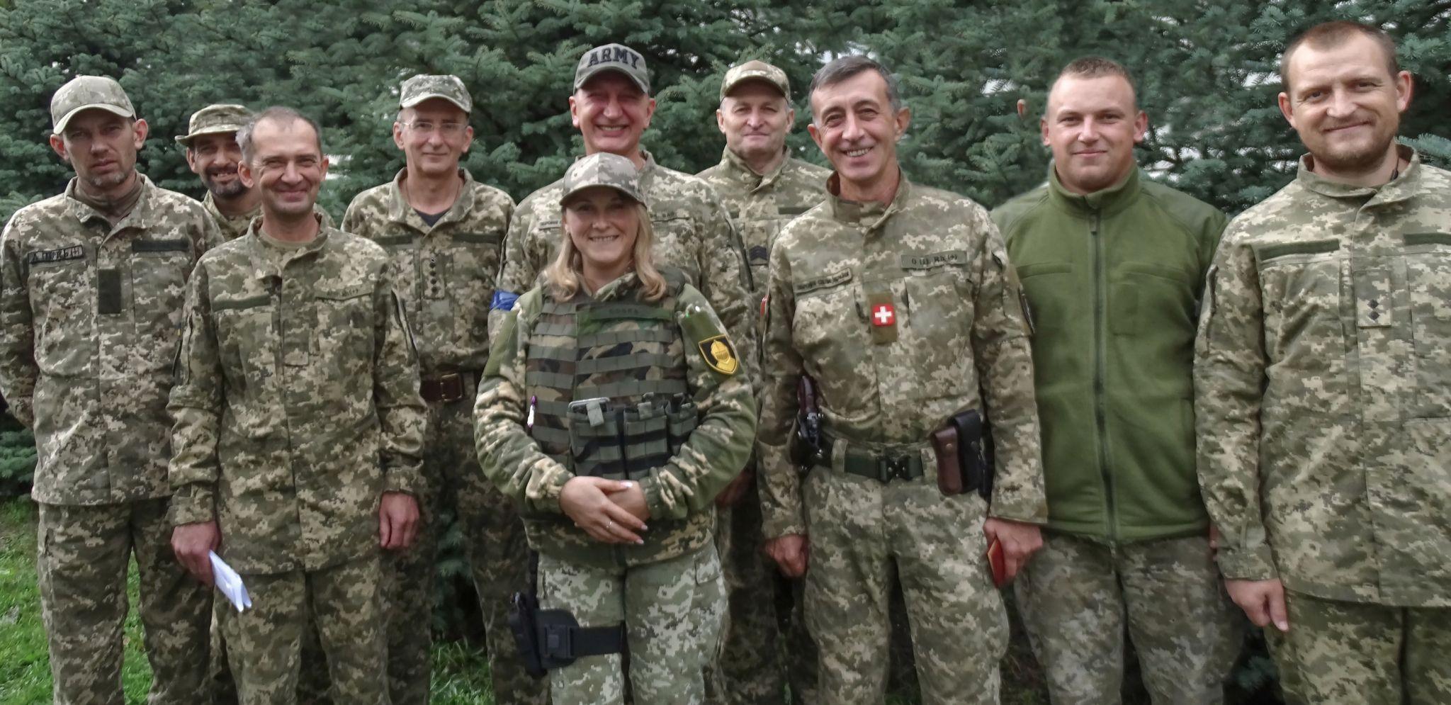 Новини Хмельницького - фото з Бойових медиків з Хмельниччини нагородили відзнаками (ФОТО)