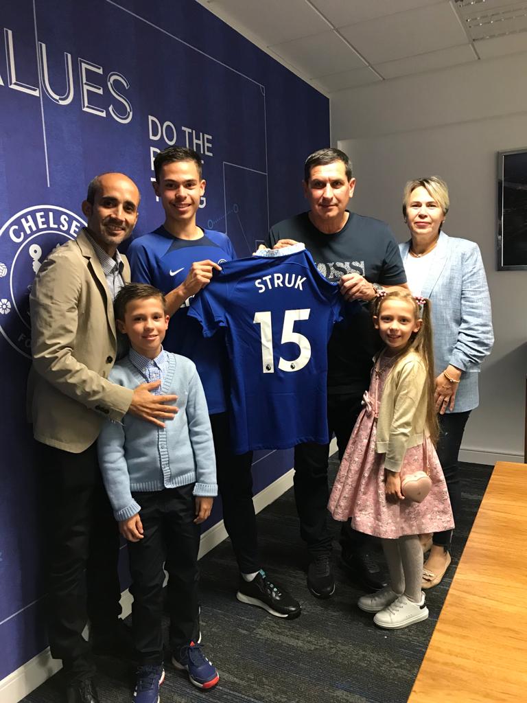 Новини Тернополя - фото з Чортків’янин Іван Струк підписав контракт з футбольним клубом «Челсі»