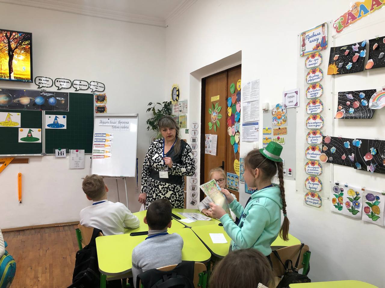 Новини Тернополя - фото з З леґо та капелюхами: як вчительки тернопільської школи розкривають дітям світ знань