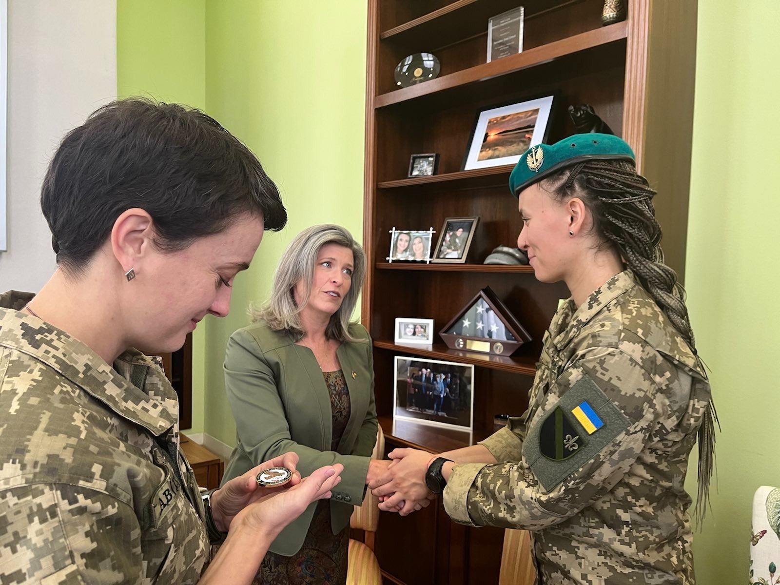 Новини Вінниці - фото з «Хаймарсів буде більше і ще дечого». Що робила у Пентагоні онука нашого земляка з Калинівки?