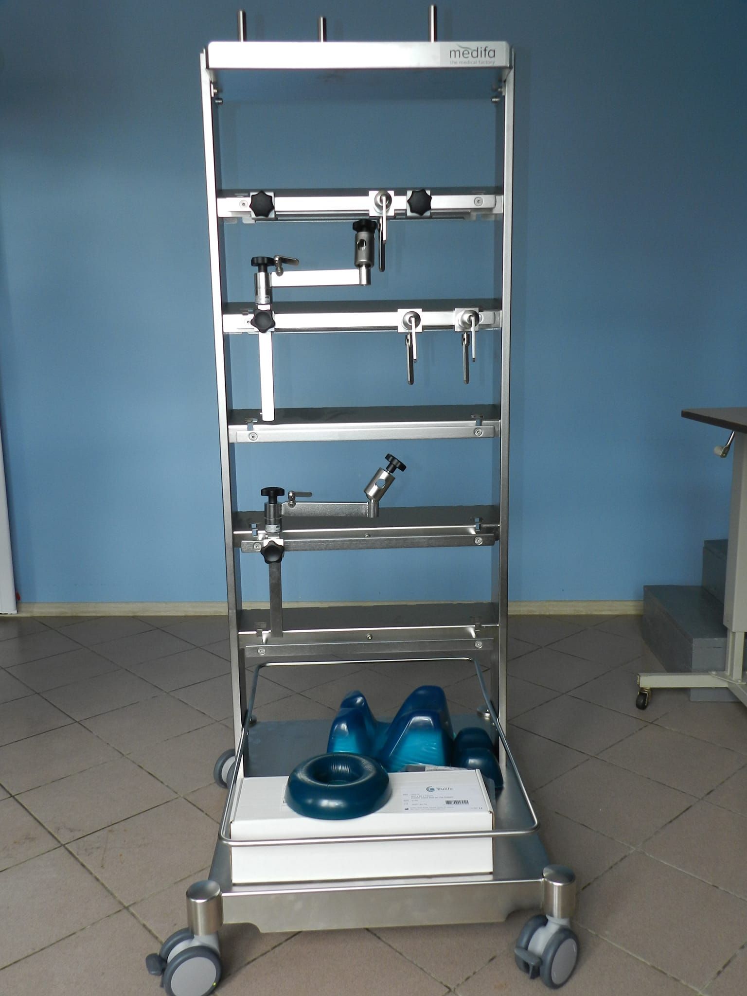 Новини Тернополя - фото з Тернопільська міська лікарня №2 отримала новий операційний стіл та лампу (ФОТО)