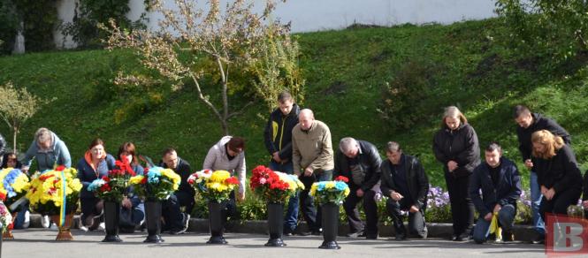 Новини Хмельницького - фото з “Не міг дивитись, як гинуть діти”. Хмельницький попрощався з Олегом Цимбалюком
