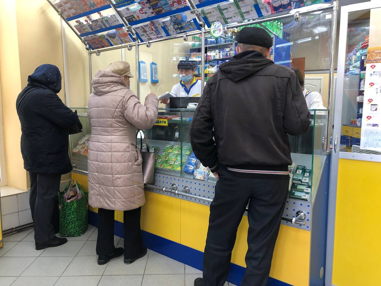 Новини Тернополя - фото з Цибулею, часником і не тільки: як тернополяни рятуються від вірусів. А що ви робите? (ОПИТУВАННЯ)