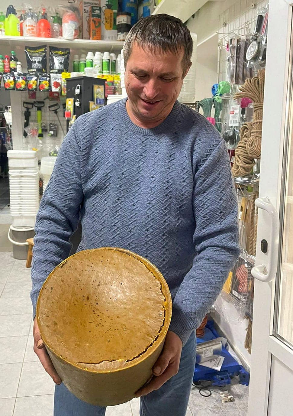 Новини Вінниці - фото з «Хлопці їх дуже просять». Волонтери з Шаргорода виготовляють окопні свічки, на яких можна розігріти їжу