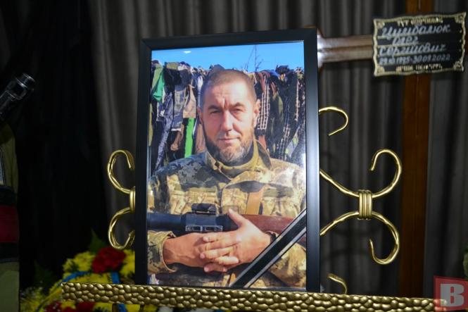 Новини Хмельницького - фото з “Не міг дивитись, як гинуть діти”. Хмельницький попрощався з Олегом Цимбалюком