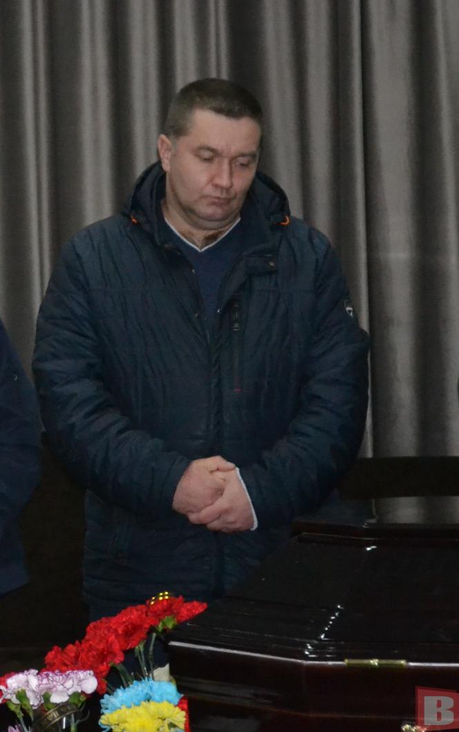 Новини Хмельницького - фото з “Не міг дивитись, як гинуть діти”. Хмельницький попрощався з Олегом Цимбалюком