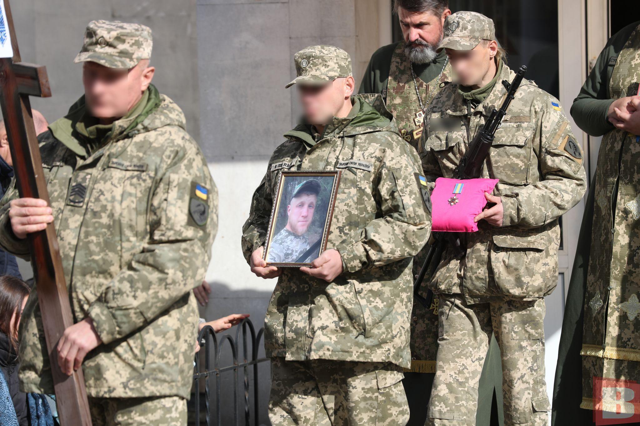 Новини Хмельницького - фото з Хмельницький вчитель загинув на війні. Попрощалися з військовим Павлом Жуком