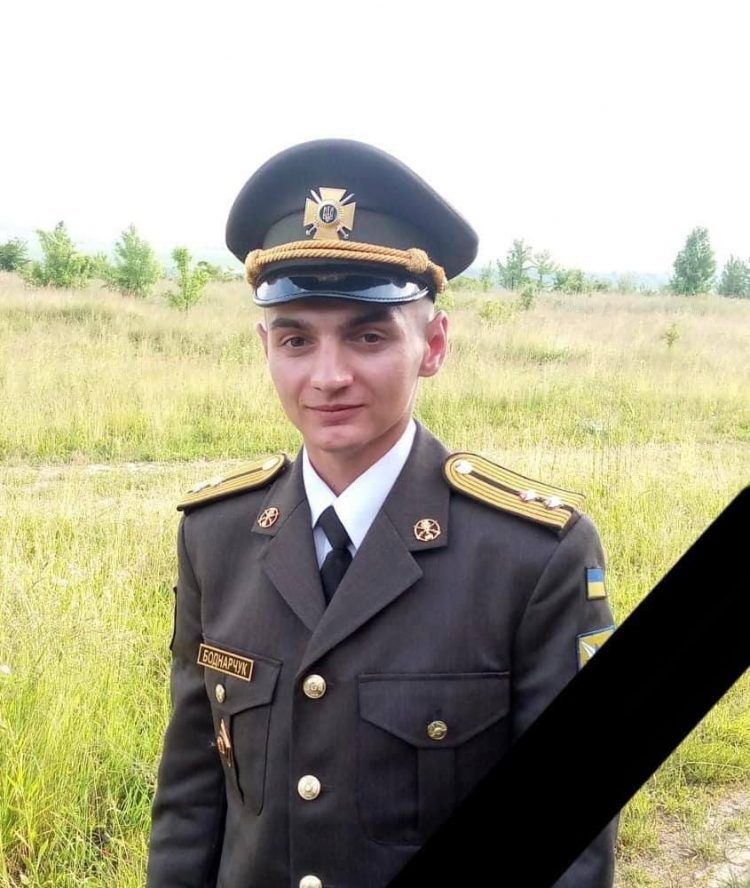 Новини Хмельницького - фото з «А я чекаю, що відкриються двері - і зайде мій синочок»: Хмельниччина втратила двох Героїв
