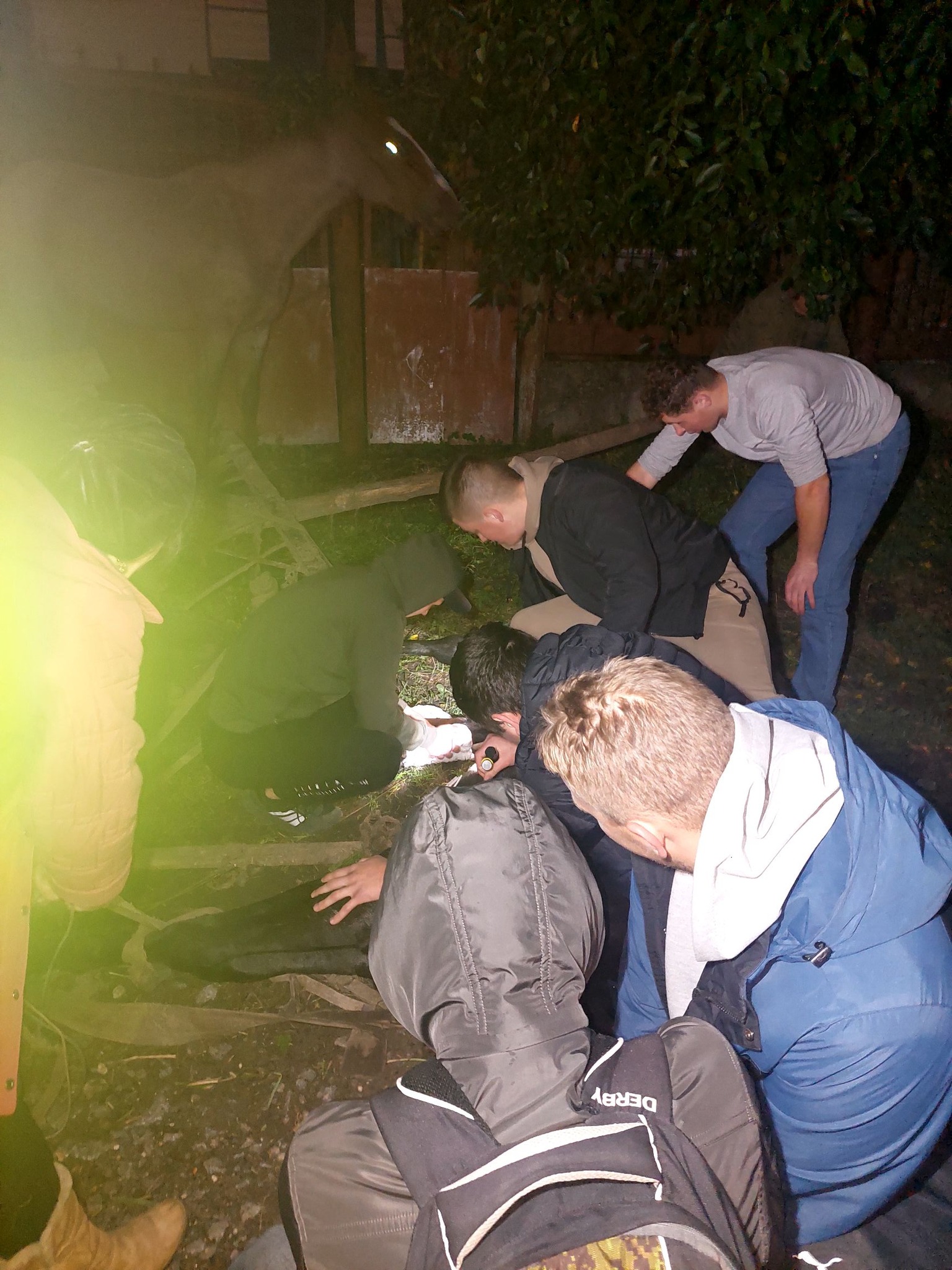 Возможно, это изображение 4 человека и на открытом воздухе