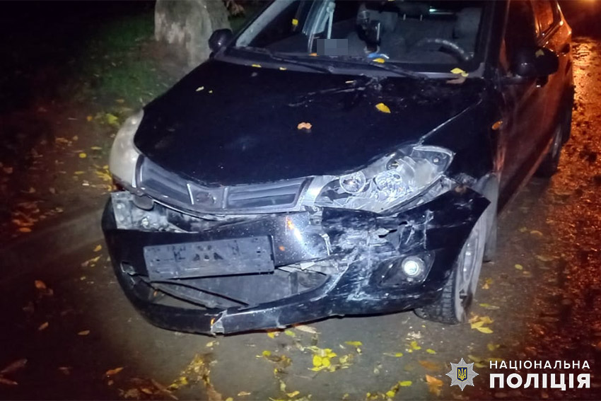 Новини Хмельницького - фото з П’яний водій скоїв декілька ДТП у Кам’янці й тікав з місця пригоди На зображенні може бути: автомобіль та на відкритому повітрі