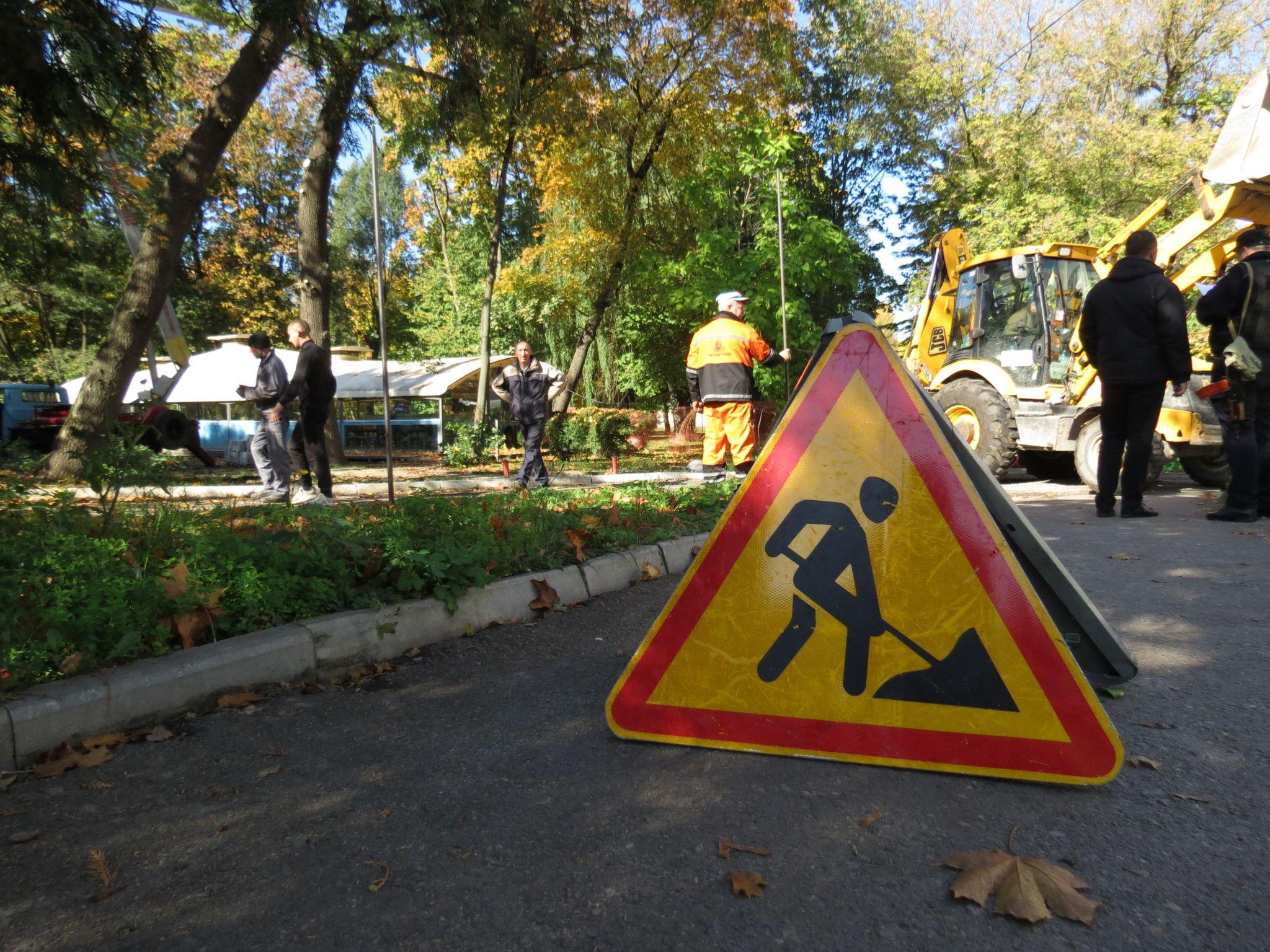 Новини Тернополя - фото з Перекрили прохід та зрізають дерева: що відбувається у парку Шевченка
