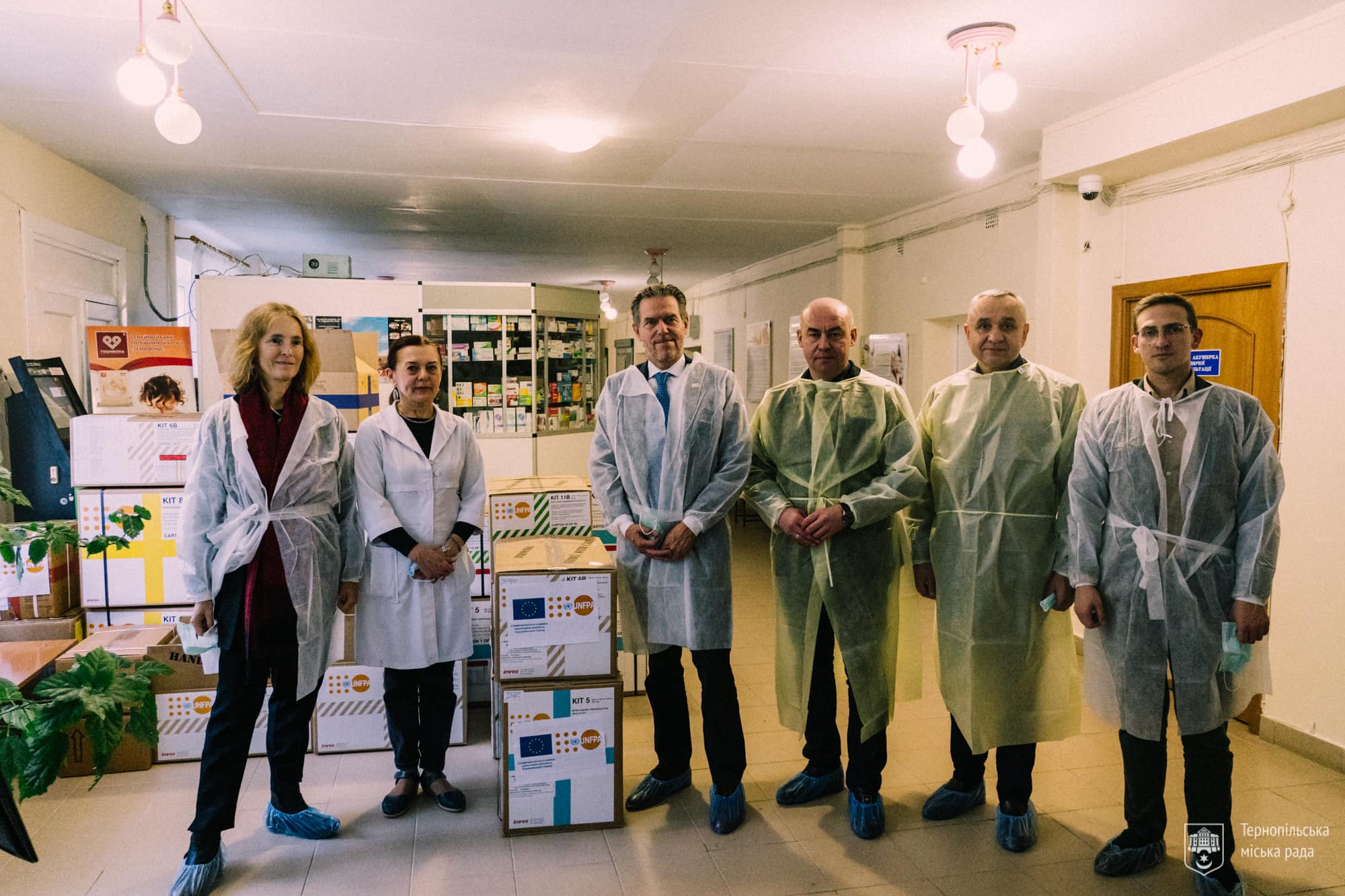 Новини Тернополя - фото з Фонд ООН передав у тернопільський пологовий 1,5 тонни медичних засобів