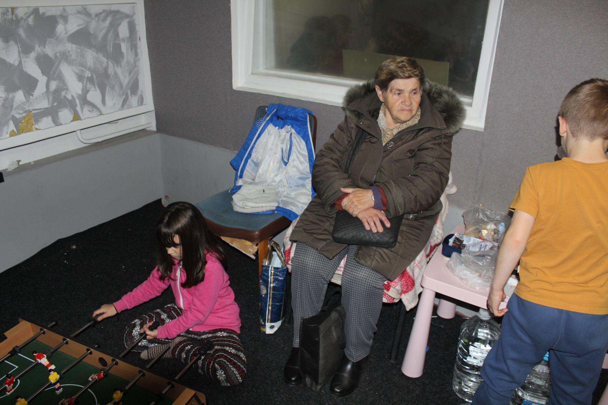 Новини Тернополя - фото з Назад в укриття. Тернополяни облаштовують всередині каплички та дитячі куточки