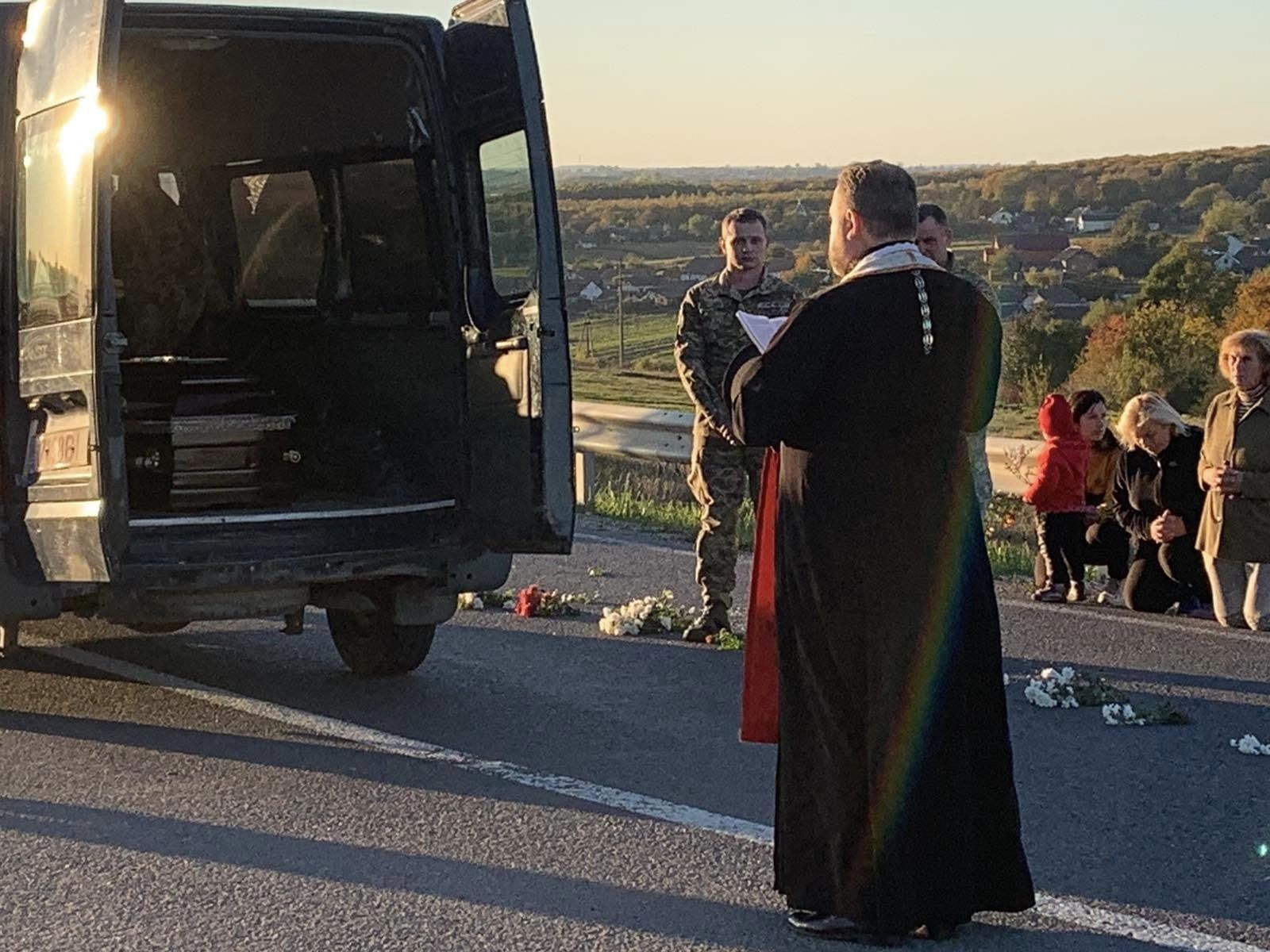 Новини Тернополя - фото з Ось-ось був у відпустці, а невдовзі загинув на фронті! У Бучацькій громаді попрощались з бійцем Іваном Паньківим