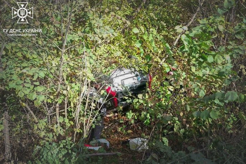 Новини Хмельницького - фото з У Шепетівці легковик з’їхав у кювет і перекинувся (ФОТО)