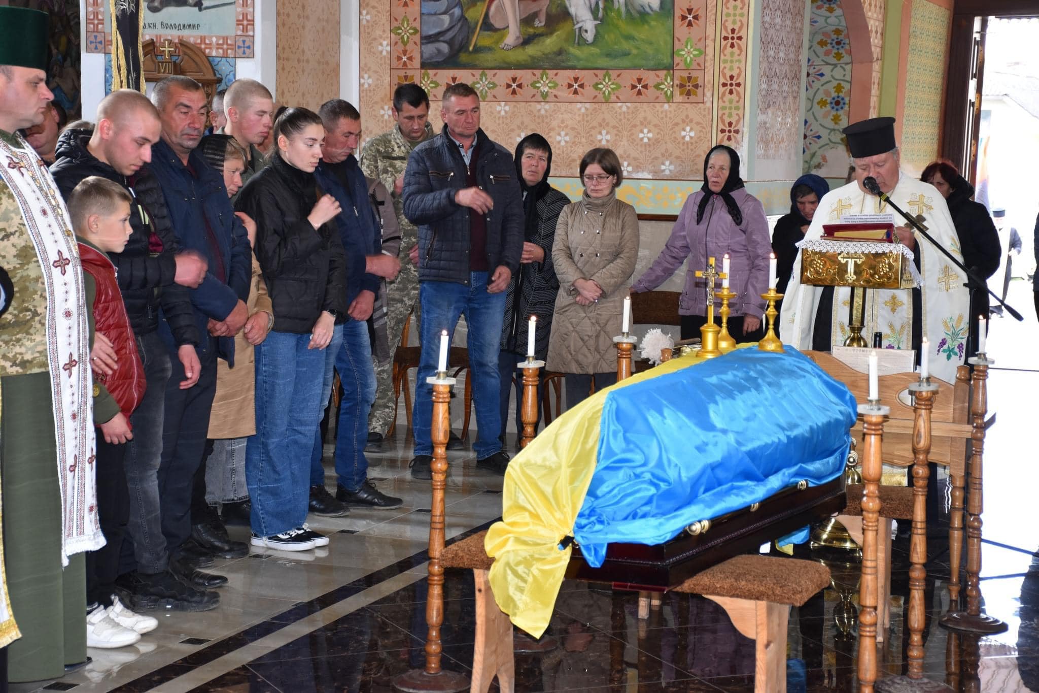 Новини Тернополя - фото з Ось-ось був у відпустці, а невдовзі загинув на фронті! У Бучацькій громаді попрощались з бійцем Іваном Паньківим