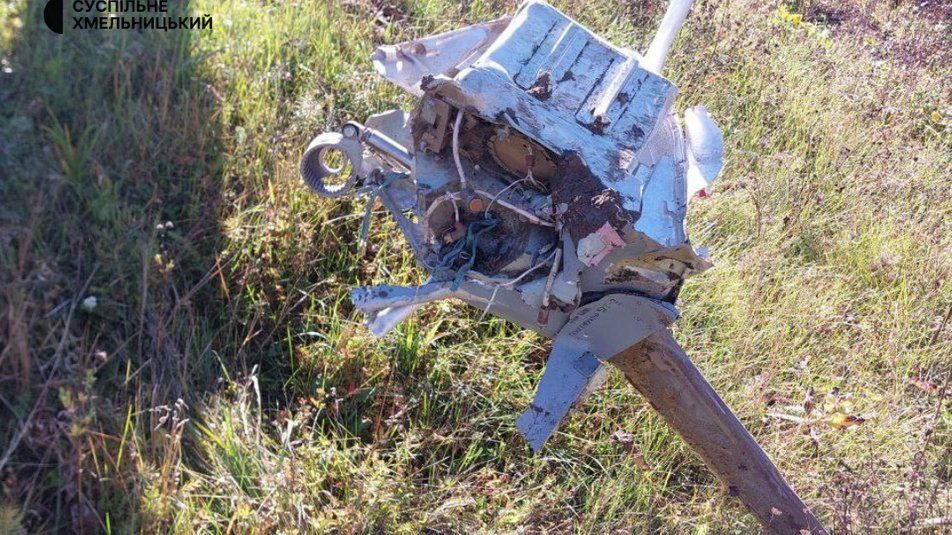 Новини Хмельницького - фото з Уламок російської ракети з вибухівкою впав на будинок 93-річної бабусі (ФОТО, ВІДЕО)