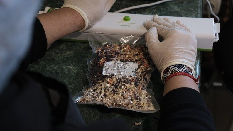 Новини Козятина - фото з Козятинчанки виготовили тридцять тисяч порцій сухого борщу для захисників