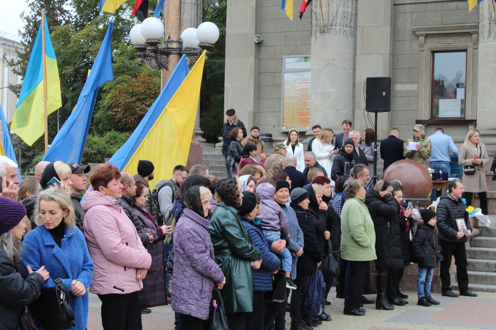 Новини Тернополя - фото з Слова подяки, квіти та нагородження. Як у Тернополі відзначили День захисників і захисниць України? (РЕПОРТАЖ)