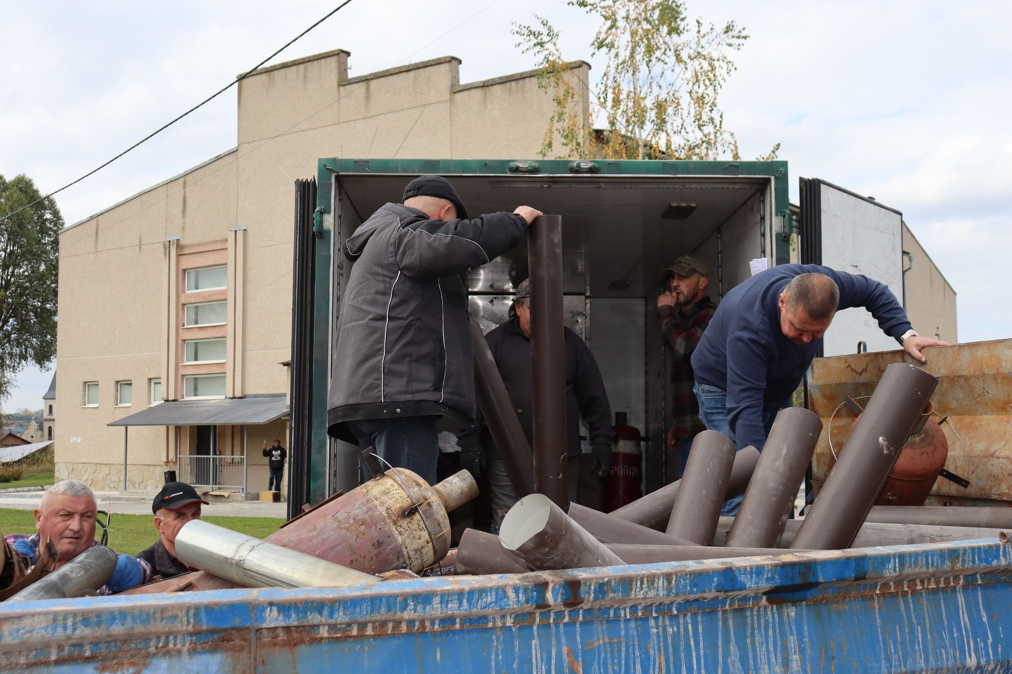 Новини Тернополя - фото з Громада біля Тернополя передала буржуйки для наших захисників