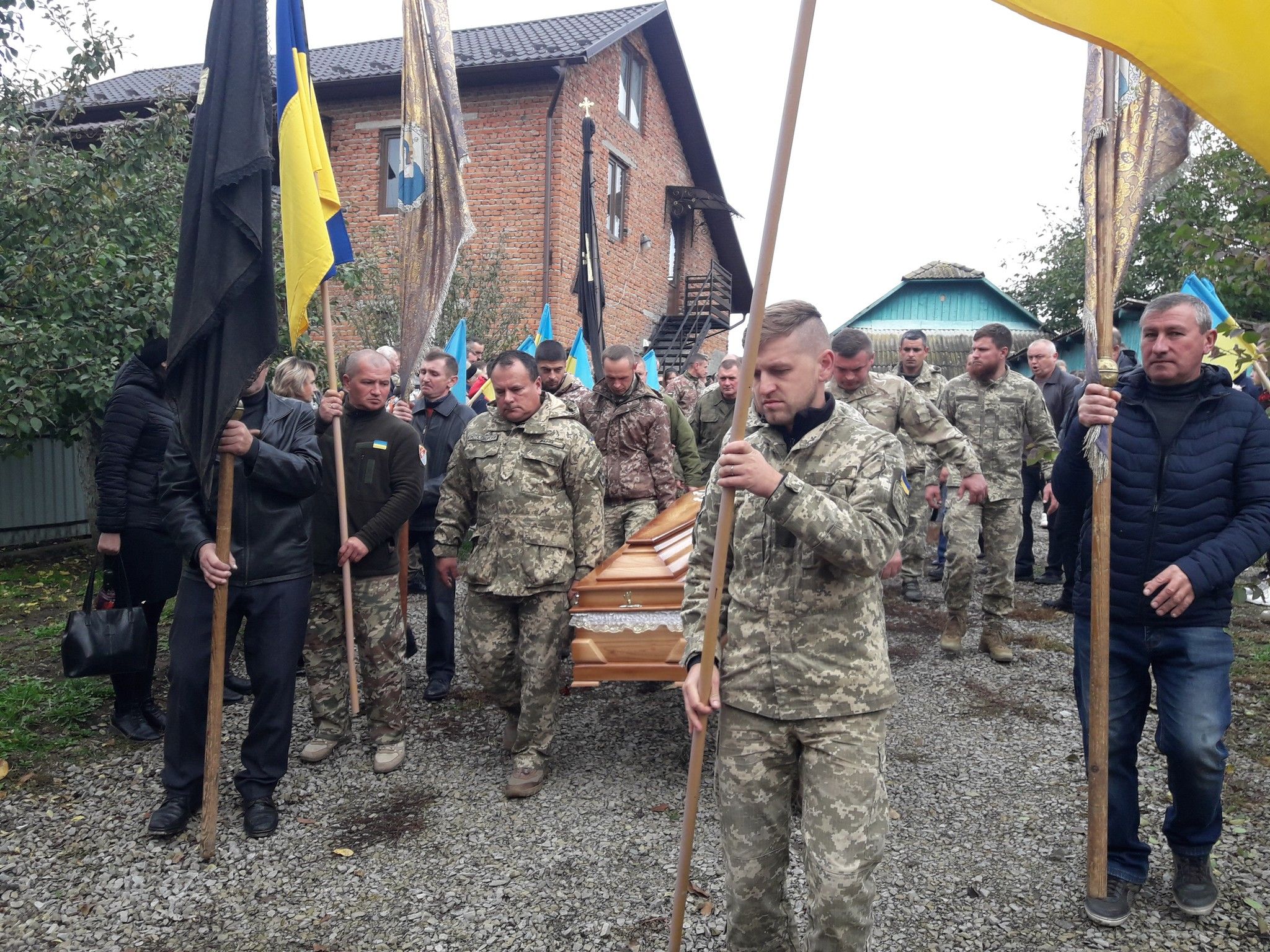 Новини Тернополя - фото з Спочивайте з Богом, Воїни Світла. На Борщівщині попрощались із Михайлом Семенюком та Сергієм Кочубеєм