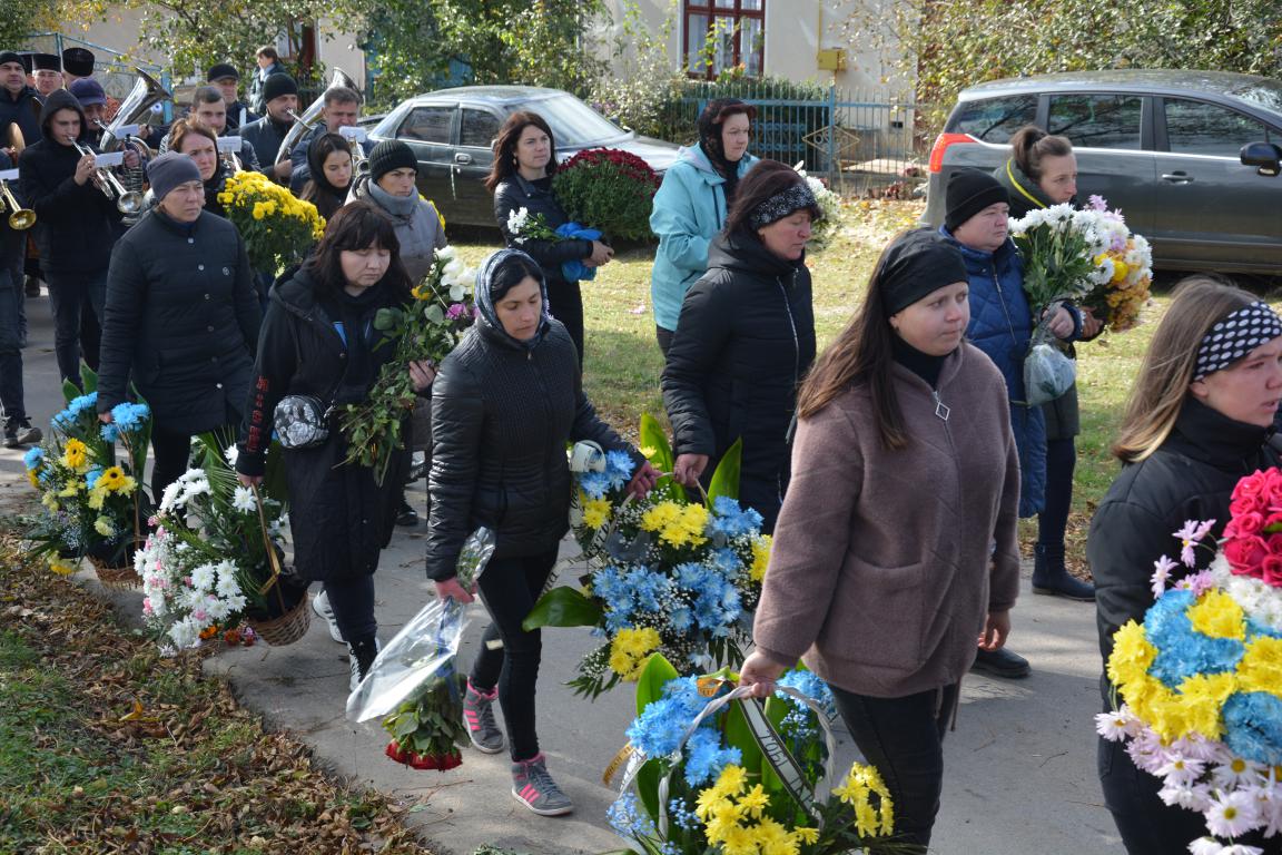 Новини Тернополя - фото з Боровся за мирне небо над Україною. На Теребовлянщині поховали бійця Миколу Крушельницького