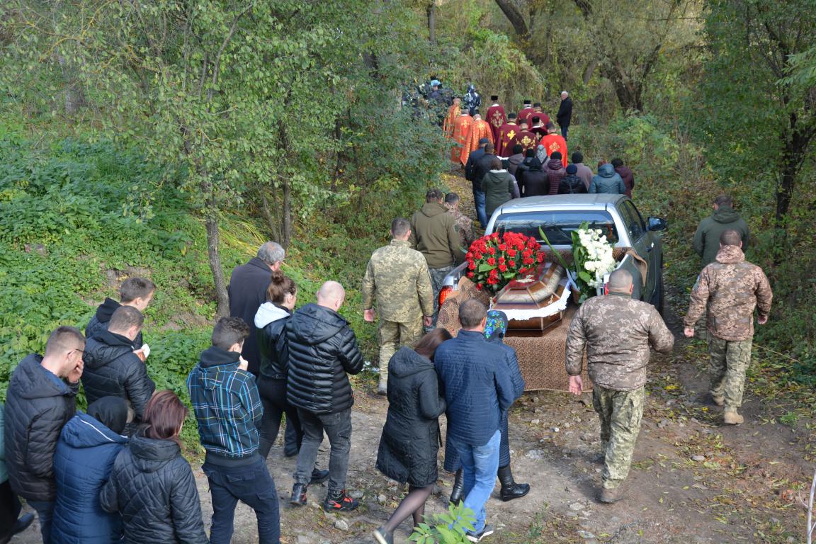 Новини Тернополя - фото з Боровся за мирне небо над Україною. На Теребовлянщині поховали бійця Миколу Крушельницького