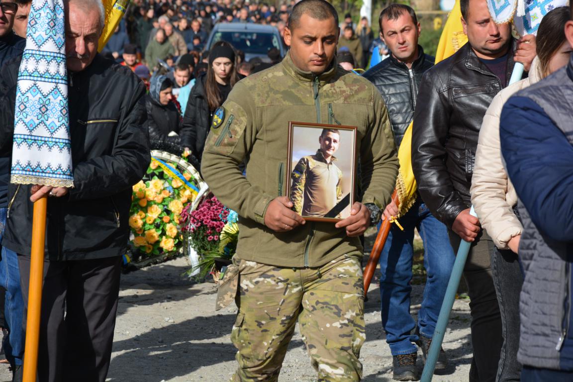 Новини Тернополя - фото з Боровся за мирне небо над Україною. На Теребовлянщині поховали бійця Миколу Крушельницького