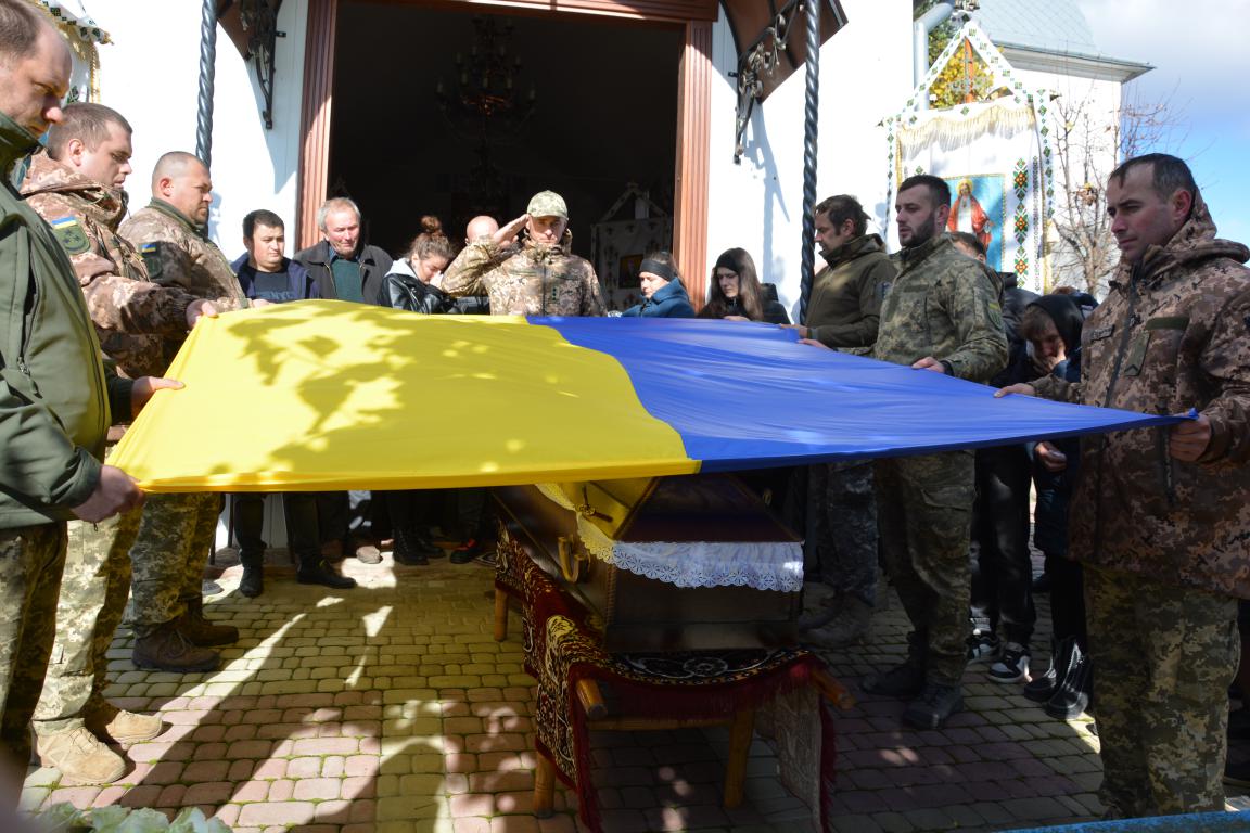 Новини Тернополя - фото з Боровся за мирне небо над Україною. На Теребовлянщині поховали бійця Миколу Крушельницького